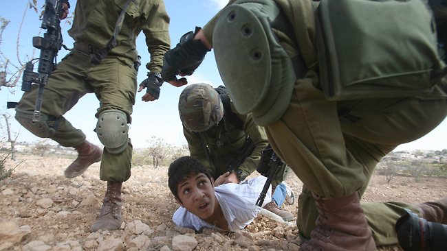 Palestinian-child-Israeli-soldiers